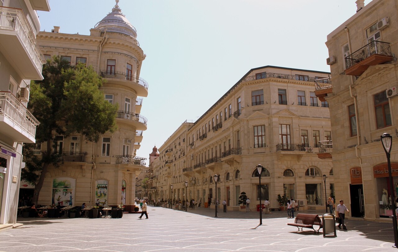 Photograph of Fountains Square and Nizami Street, Baku
